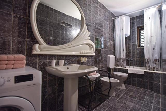 Vila Apartments Lidija Petrovac Екстериор снимка